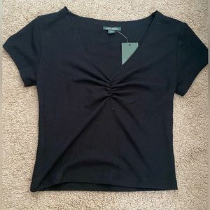 black scrunch tee